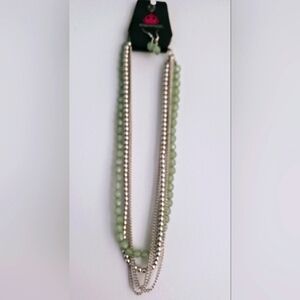 Elegant New Silver and Green Necklace Size 16 Inches